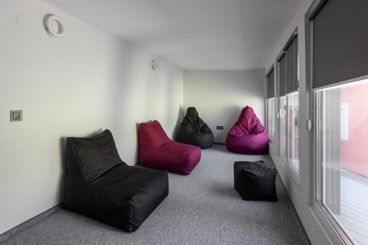 Apart Hotel Fusion Tjernivtsi Exteriör bild