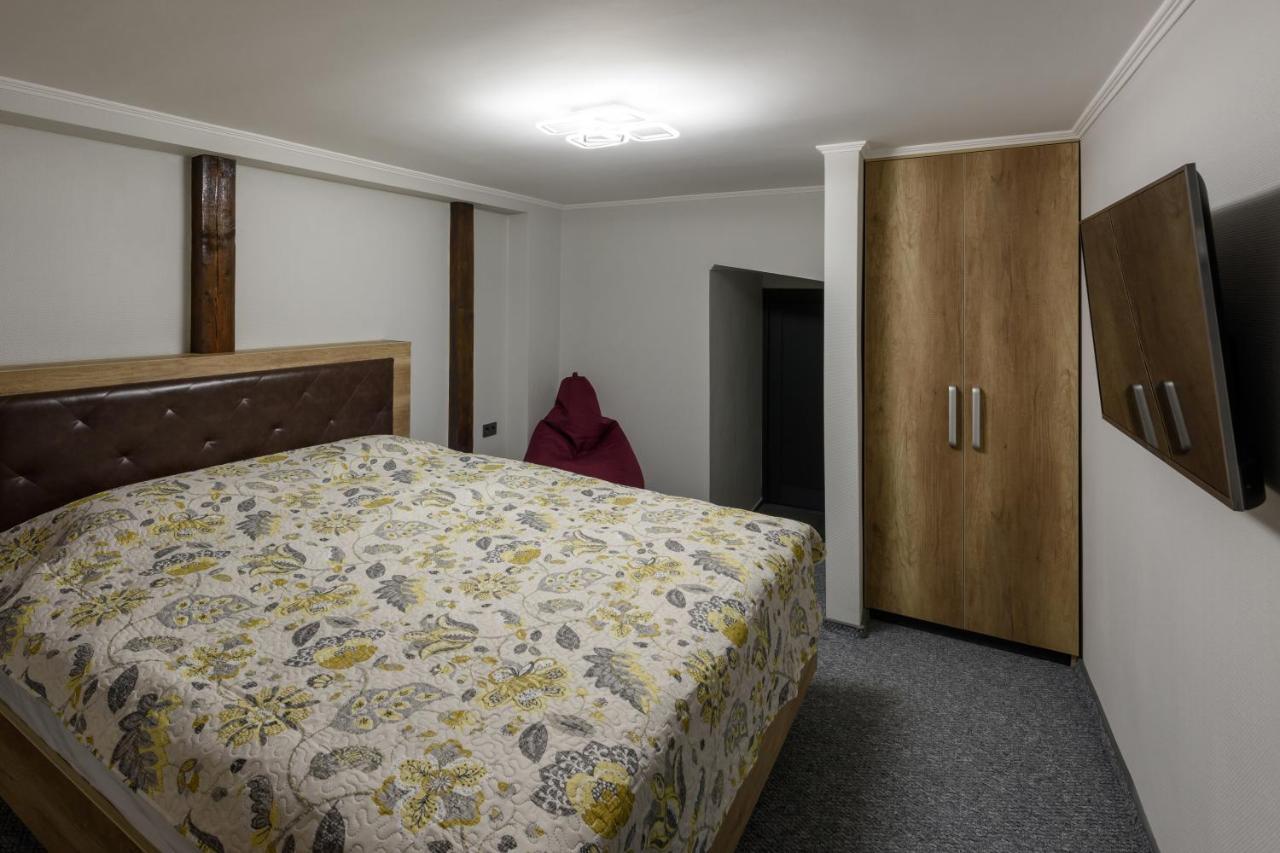 Apart Hotel Fusion Tjernivtsi Exteriör bild